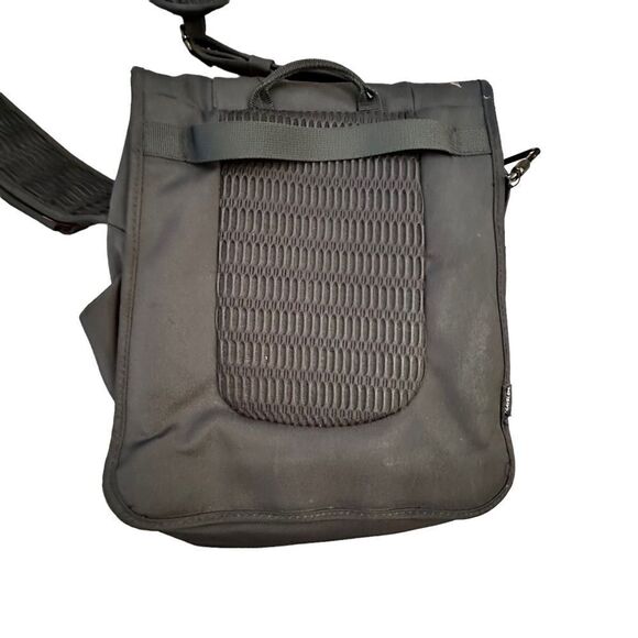 Travelon ~ Black Crossbody Bag ~ all around zipped closure ~ lots of pockets - Picture 10 of 14